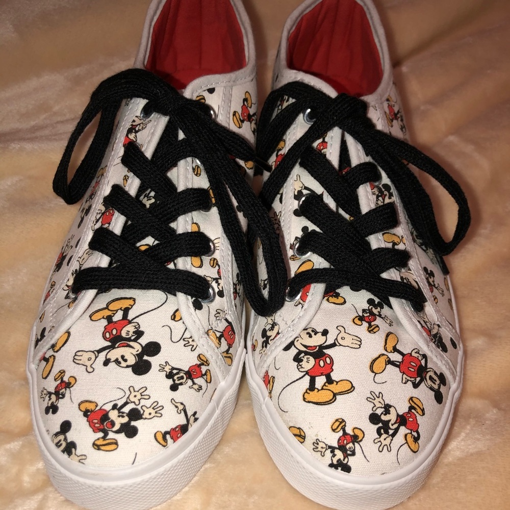NWOT MICKEY DISNEY PARKS SNEAKERS